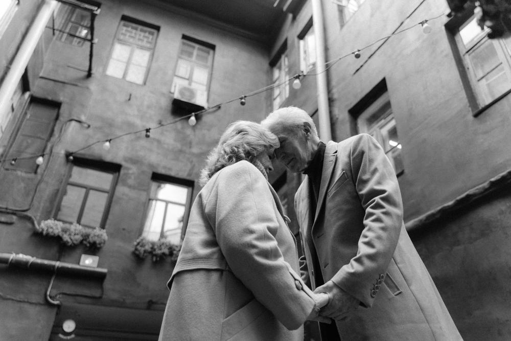 elderly love-e6785af9896f4001ac84623126dd4059.jpg elderly love