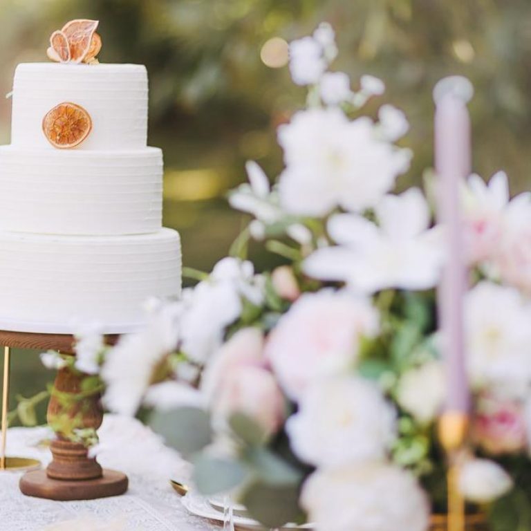Wedding-cake-23fb0ca687f340a1a9cd4de9ea2920cb