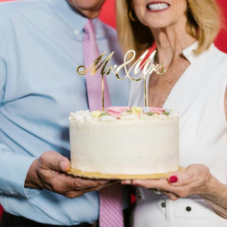 elderly-love-8db17821c4ba4ab09a7a3850c5f26c53