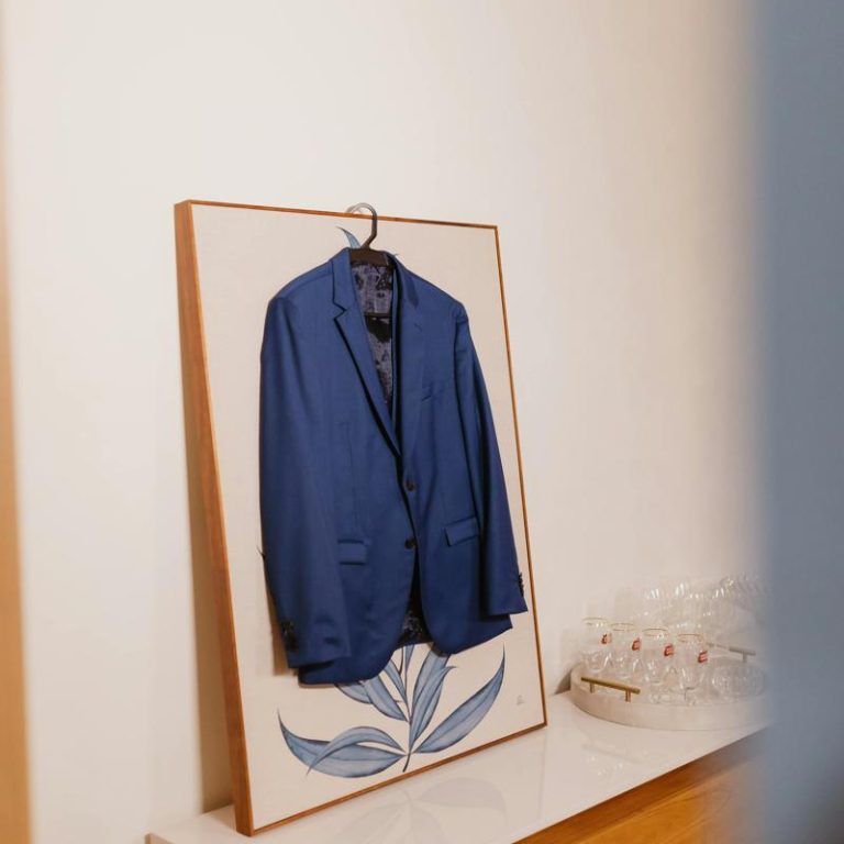 suit-display-c5b0773739b04d9fb0fcef2c37b52c3a