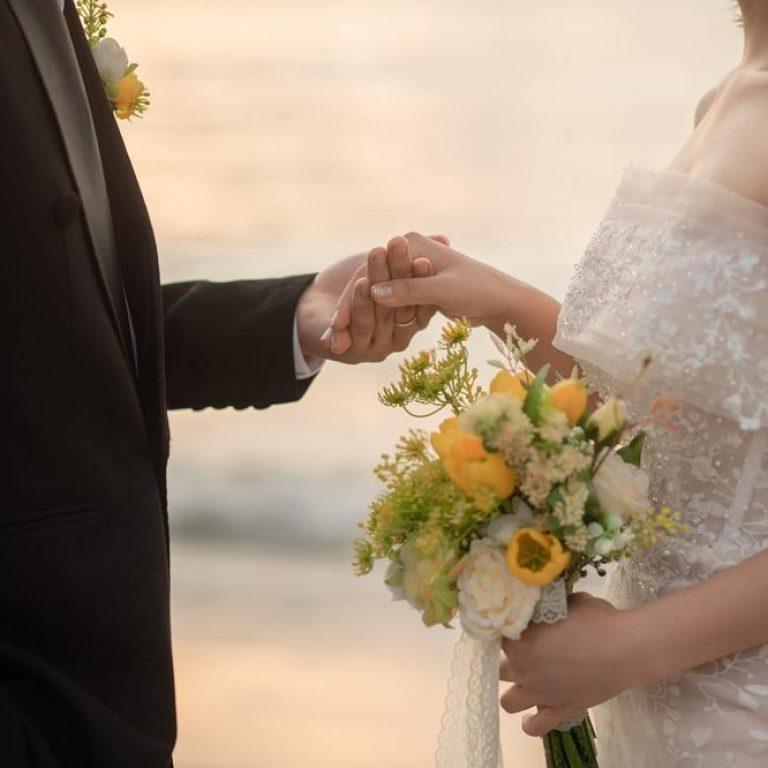 wedding-contemplation-8651dea20b6e4014bb34c1fbc916382d