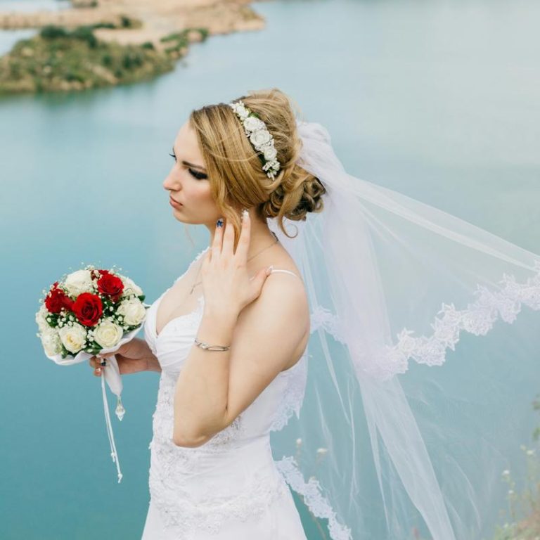 wedding-dress-407cebe94a6144a78c9535174ffd4327