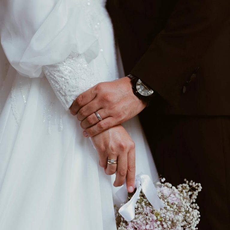wedding-rings-f947585476a549c1b6d116e5d95f4d6e