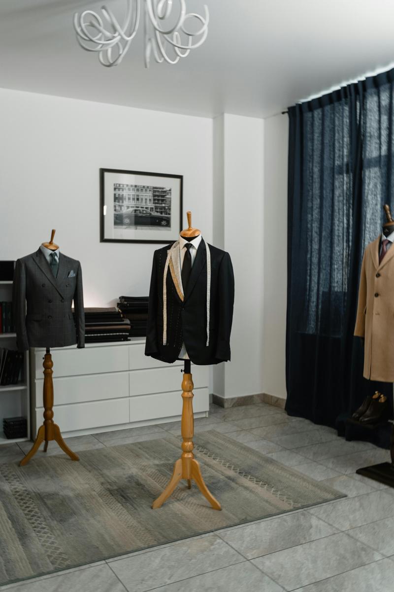 suit display